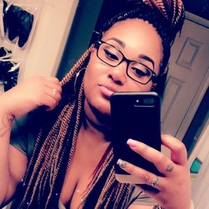 Meet your Posher, Dominique